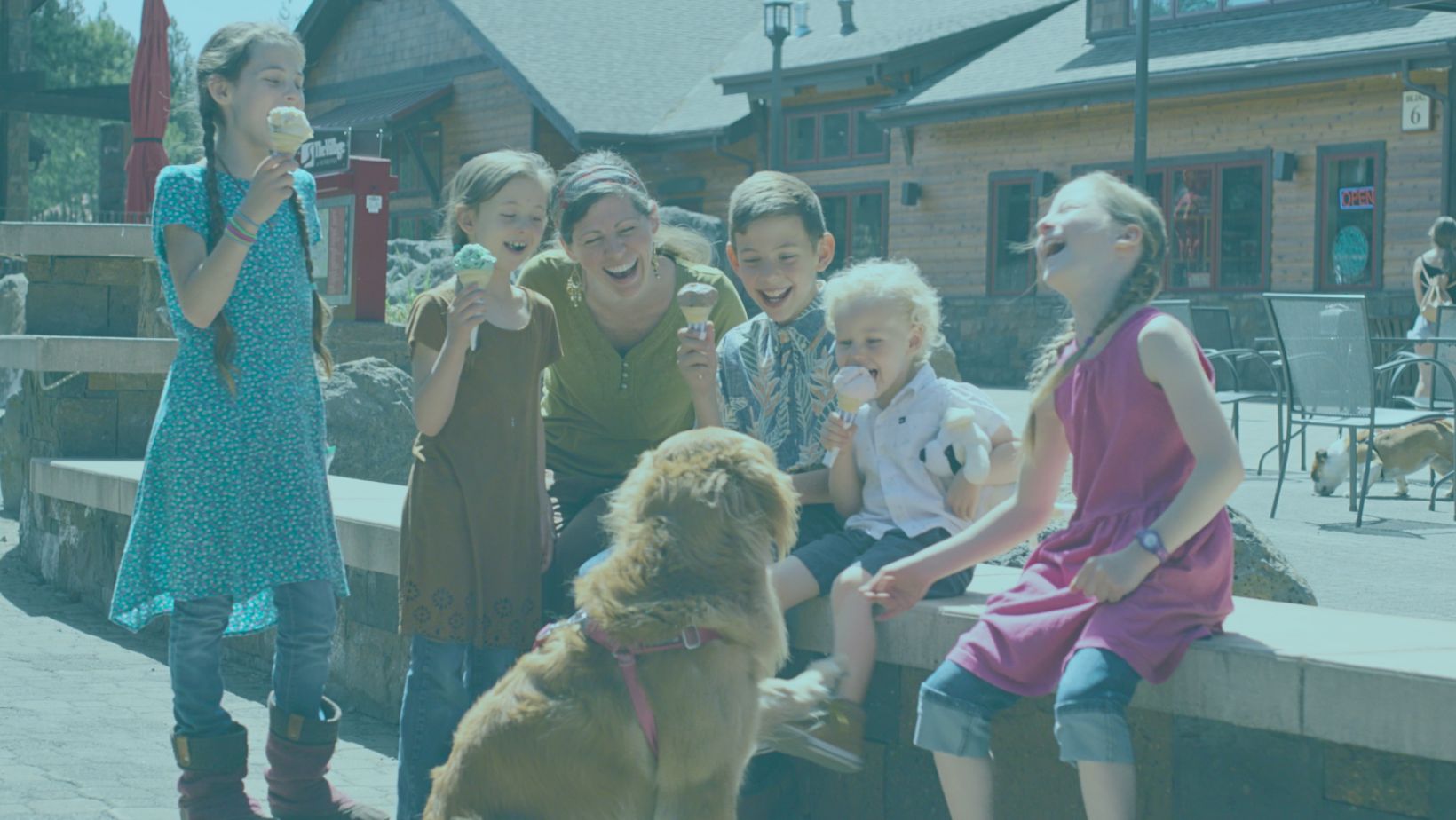 family enjoying their ice cream on Sunriver while renting on a family loving vacation rental of Bennington Properties